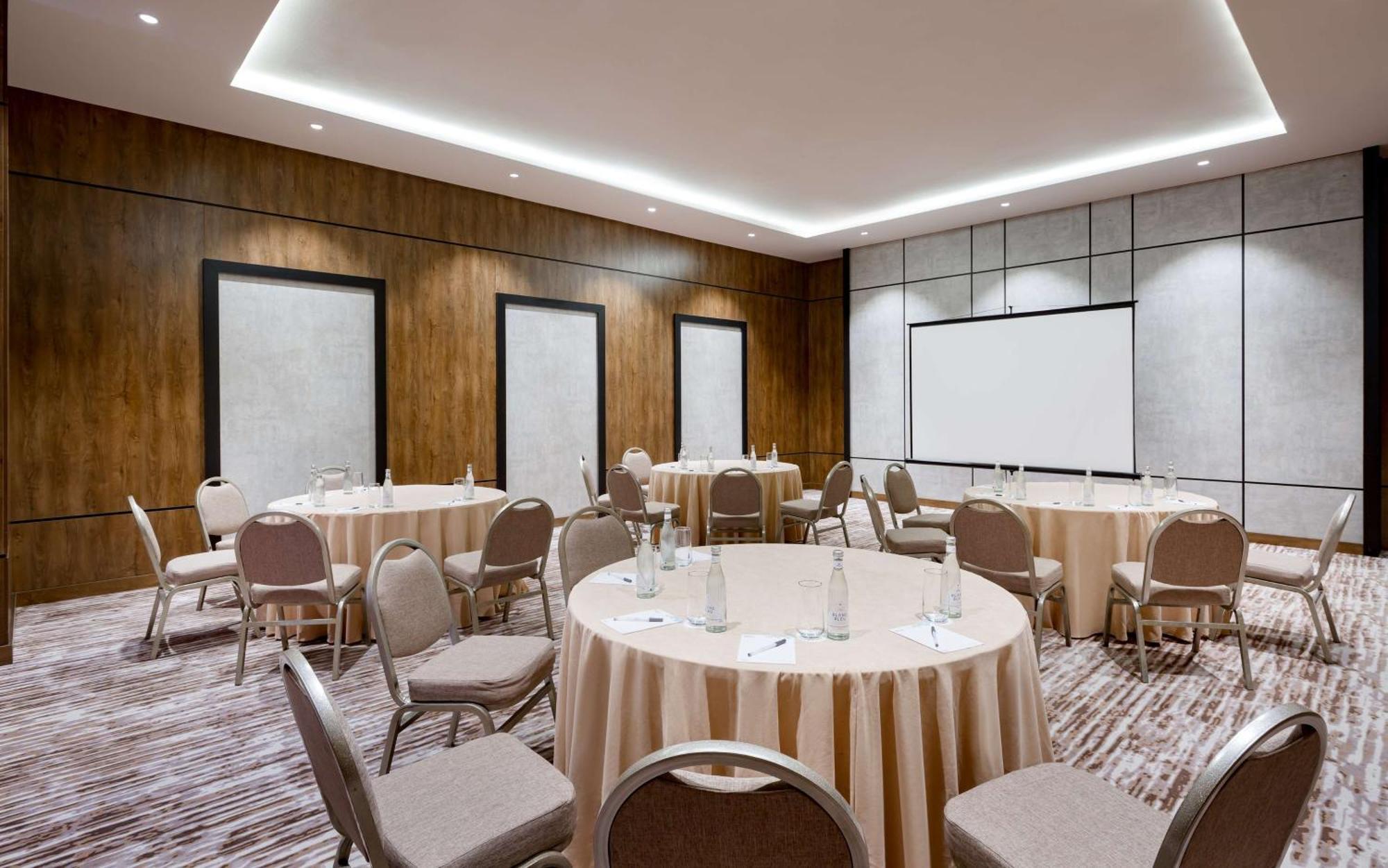 Hilton Garden Inn Samarkand Exterior foto
