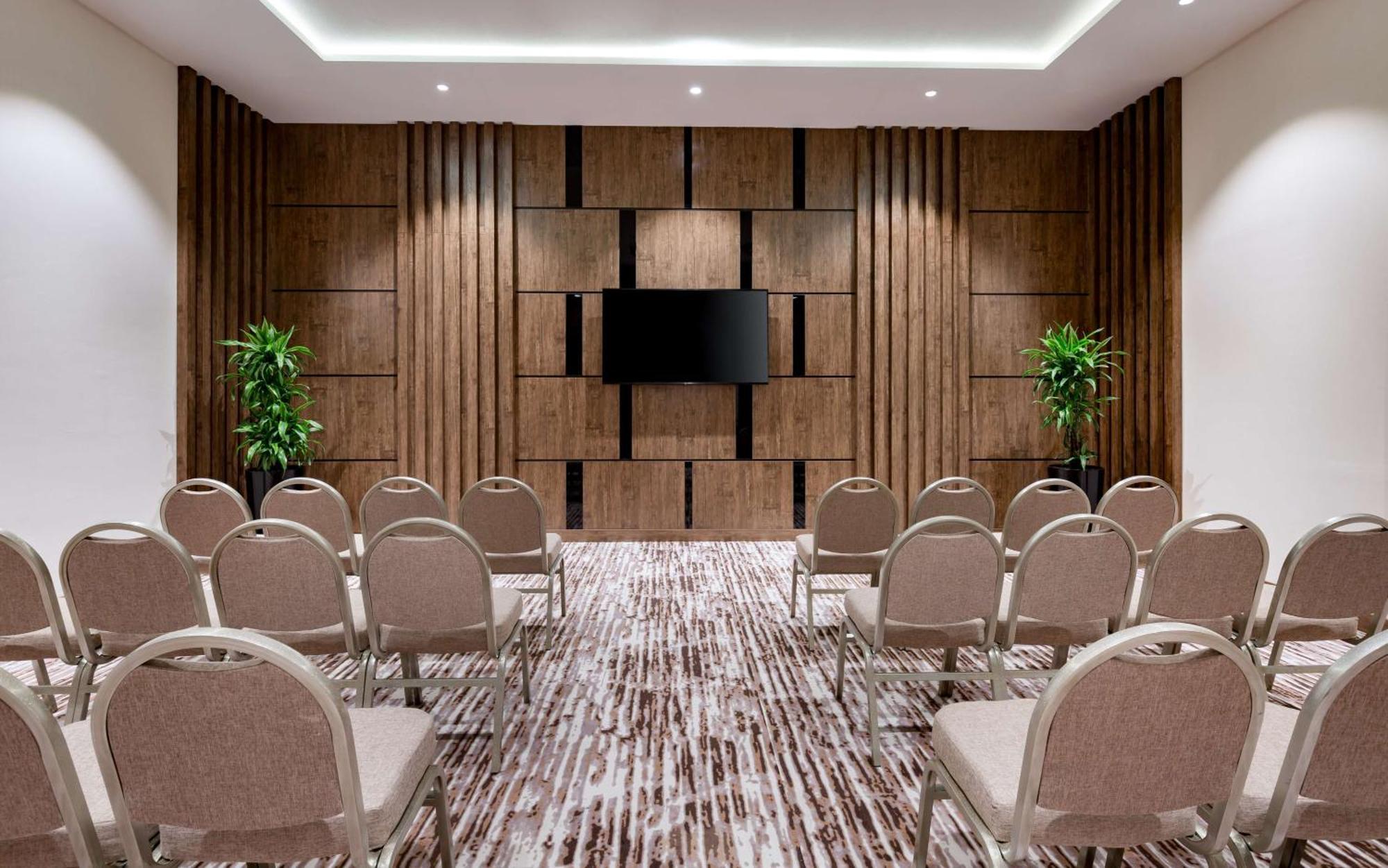 Hilton Garden Inn Samarkand Exterior foto